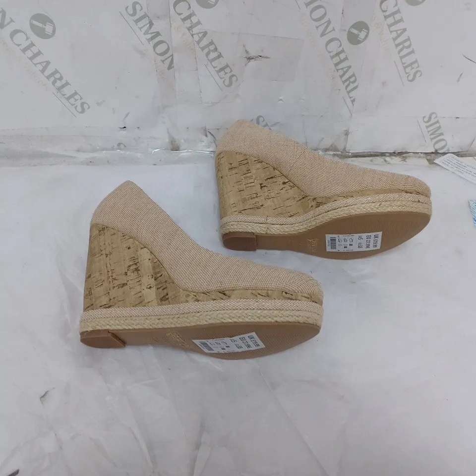 LARGE BOX OF APPROXIMATELY 8 BAGGED NEW LOOK WEDGE SAND HEELS IN VARIOUS SIZES 