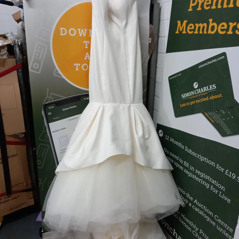 JUSTIN ALEXANDER PUURE IVORY WEDDING DRESS - US 14