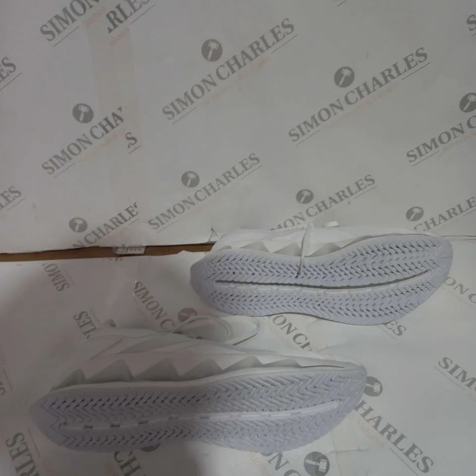 UNBOXED PAIR OF REEBOK ZIGENERGYPLATE WHITE UK 11