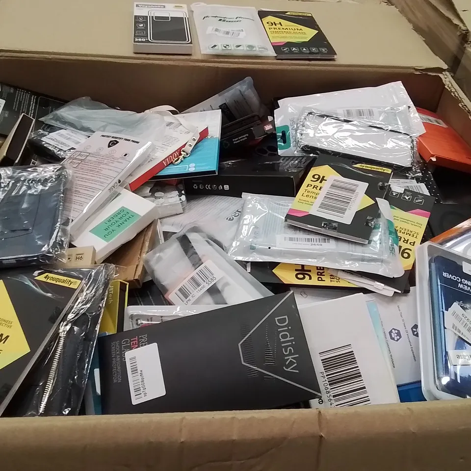 PALLET CONTAINING A LARGE QUANTITY OF PHONE CASES,SCREEN PROTECTORS 