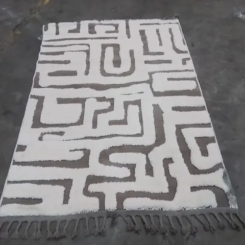 QUALITY DESIGNER AREA RUG - APPROXIMATELY 180X120CM