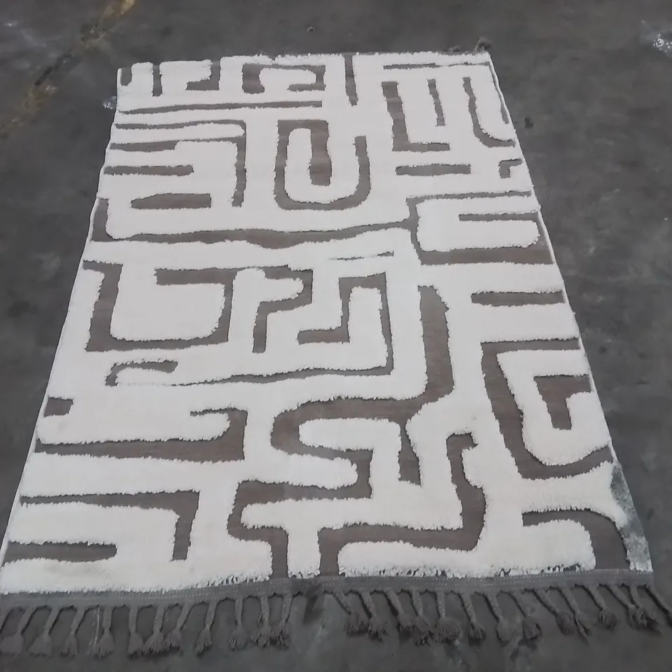 QUALITY DESIGNER AREA RUG - APPROXIMATELY 180X120CM