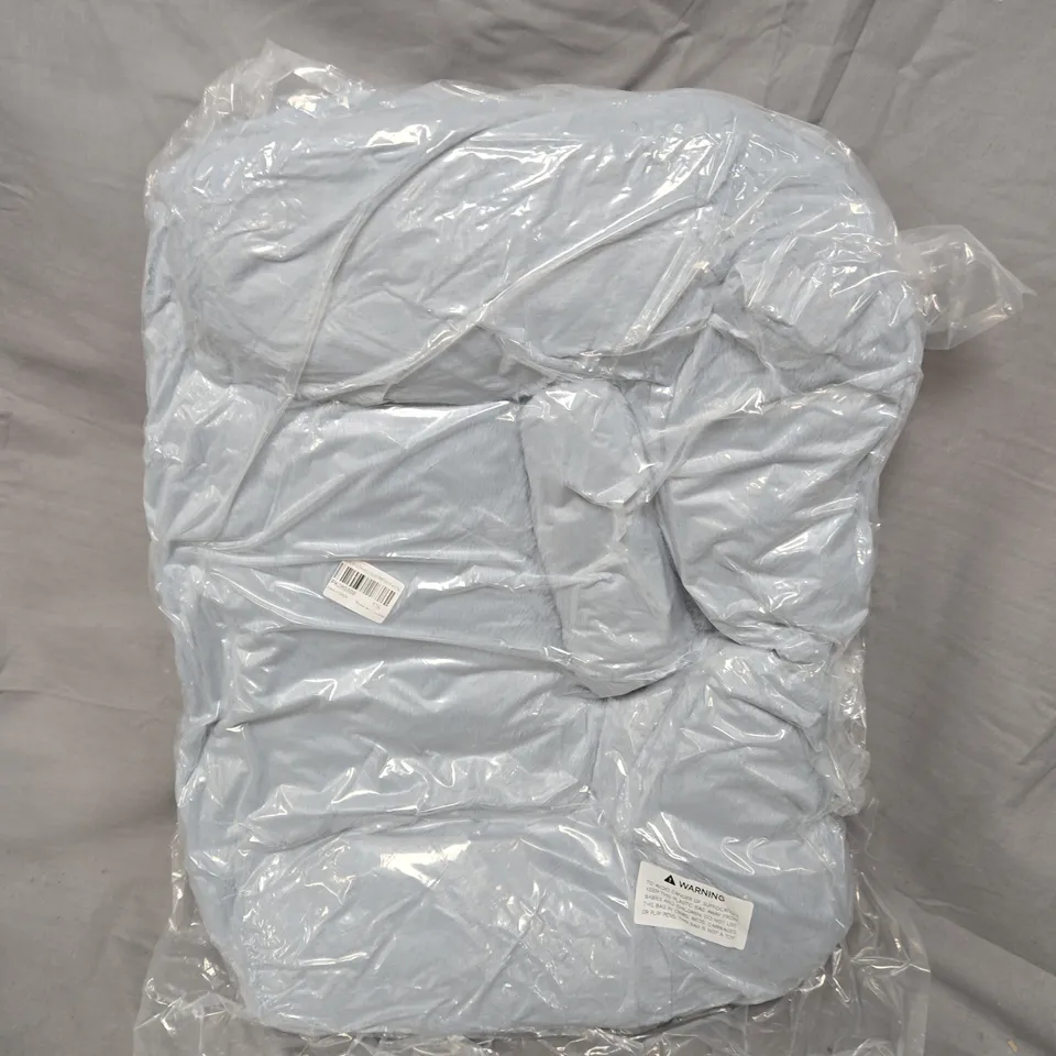 SMALL PET BED IN LIGHT GREY