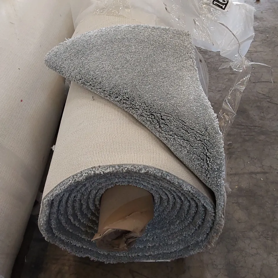 ROLL OF QUALITY ULTIMATE IMPRESSIONS FRILL CARPET // SIZE: APPROX 4 X 6.7m