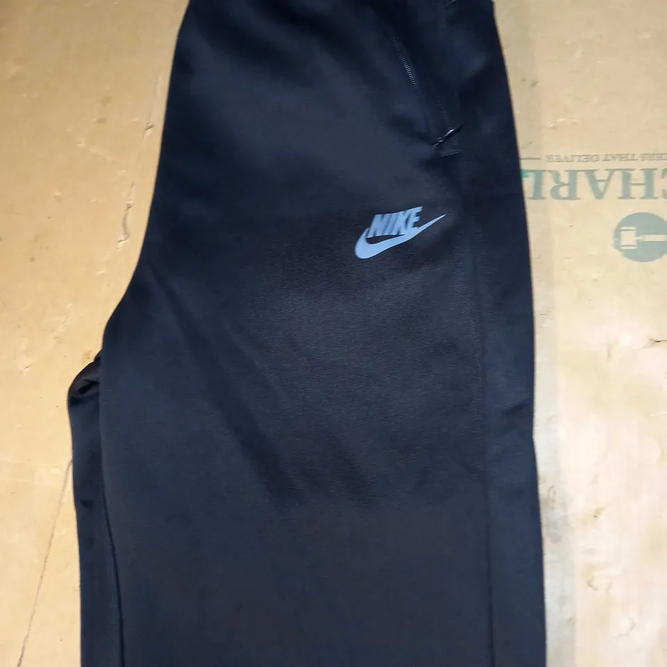 NIKE LOGO TRACKSUIT BOTTOMS SIZE XL