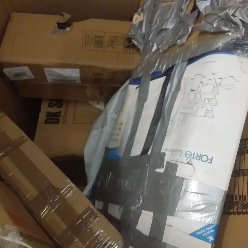 PALLET OF ASSORTED ITEMS INCLUDING FAN LIGHT, AMERICAN TOURIESTER RED LUGGAGE BAG, HOMIDEC CLOTHES RACK, DAYSTAR FOLDING TANNING LOUNGE CHAIR, WOLFWISE TELESCOPING LADDER, MH LONDON ROMBASS BAR STOOL