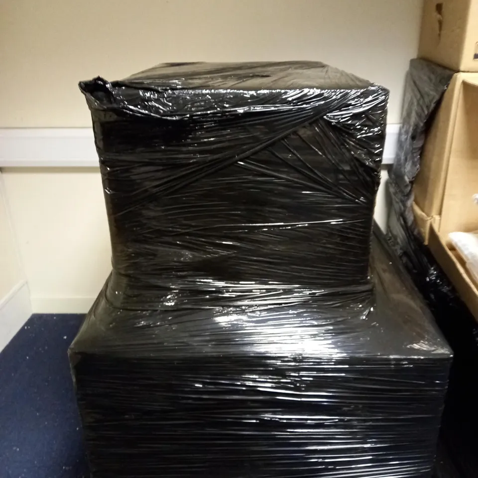 PALLET OF 3 ELIZABETH ARDEN INTERNATIONAL DISPLAY UNITS - COLLECTION ONLY