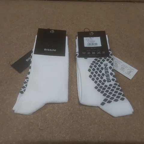 BOX TO CONTAIN A LARGE QUANTITY OF BRAND NEW PAIRS OF BISSINI CYCLING SOCKS - WHITE // SIZE: XS // 1 PAIR PER PACK