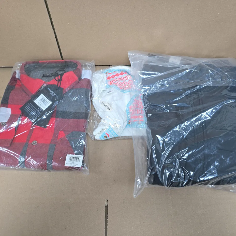 LARGE QUANTITY OF ASSORTED ITEMS OF CLOTHING IN VARIOUS SIZES - COLLECTION ONLY