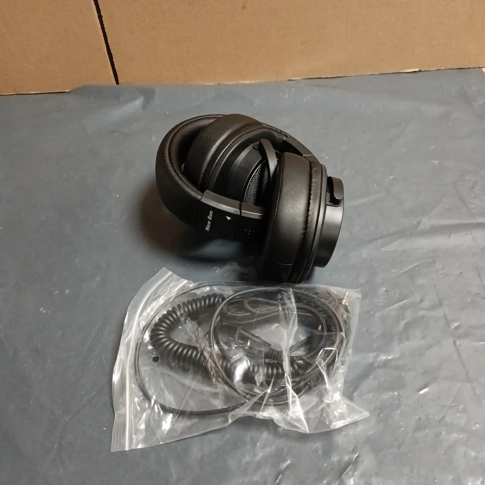 NEW BEE WIRED MONITOR HEADPHONES – MODEL DH81