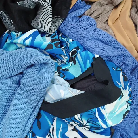 LARGE BOX TO CONTAIN AN ASSORTMENT OF CLOTHING AND FASHION ITEMS IN VARIOUS STYLES AND SIZES TO INCLUDE JUMPERS, TOPS, CARDIGANS, ETC