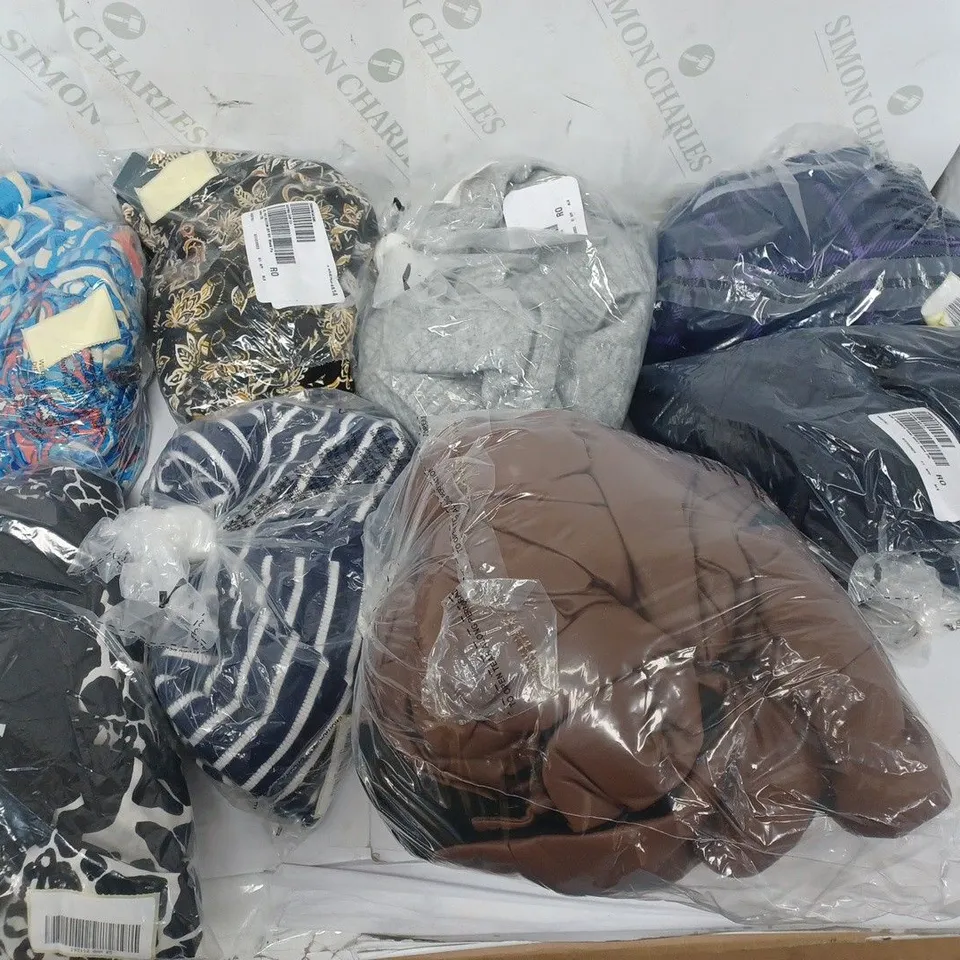 LARGE QUANTITY OF ASSORTED CLOTHING TO INCLUDE GILETS, JUMPERS, CARDIGANS, ETC