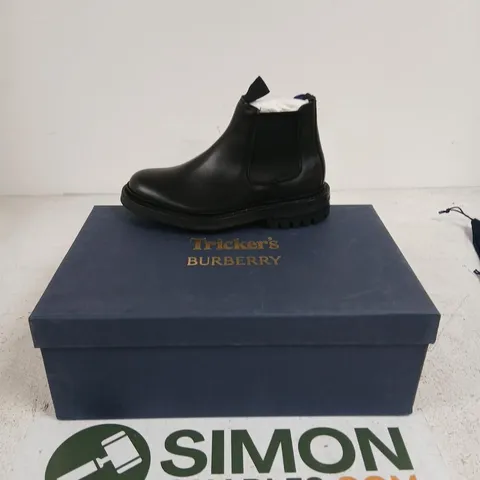 TRICKER'S FOR BURBERRY ANKLE BOOTS – BLACK LEATHER CHELSEA BOOT WITH RUBBER SOLE