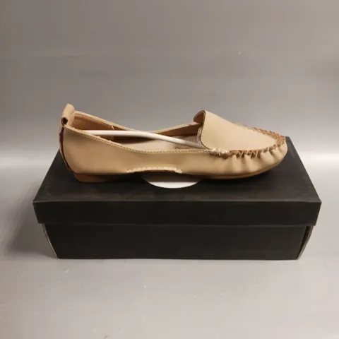 BOXED PAIR OF NOVO EDNA SLIP ON SANDALS IN NUDE - 7