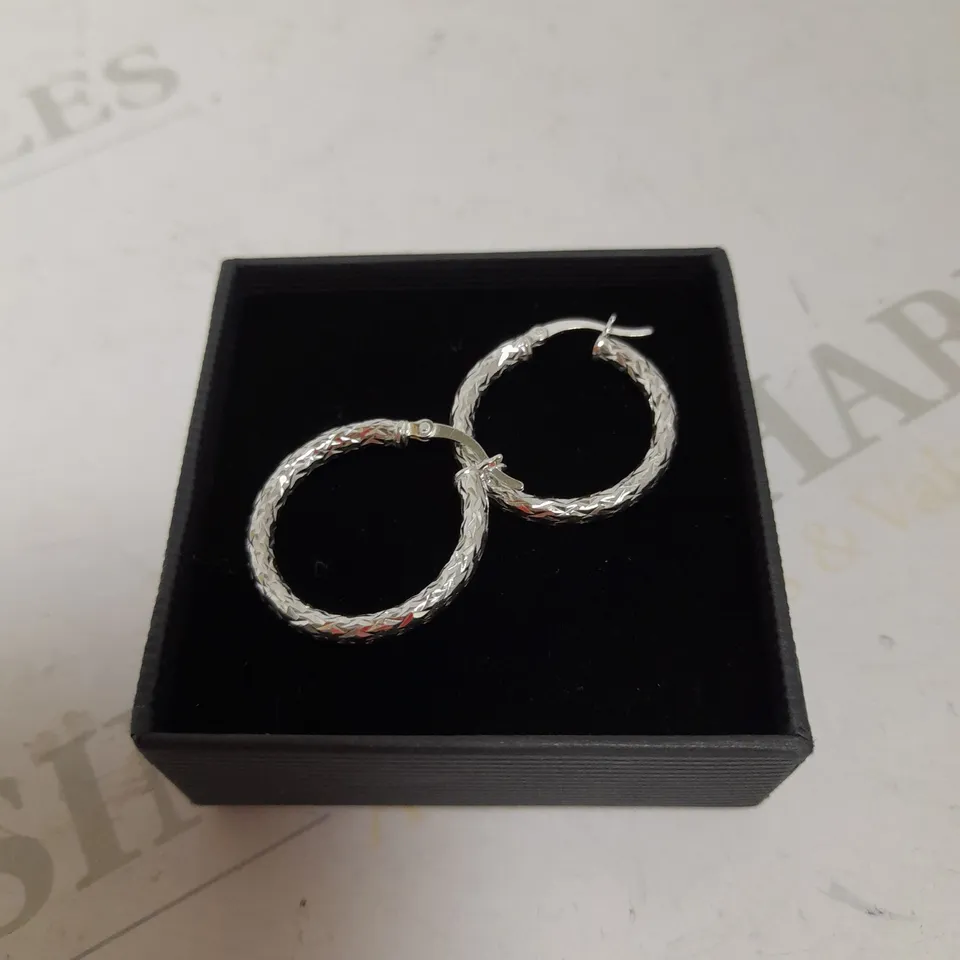 DESIGNER SILVER EFFECT HOOP EARRINGS 