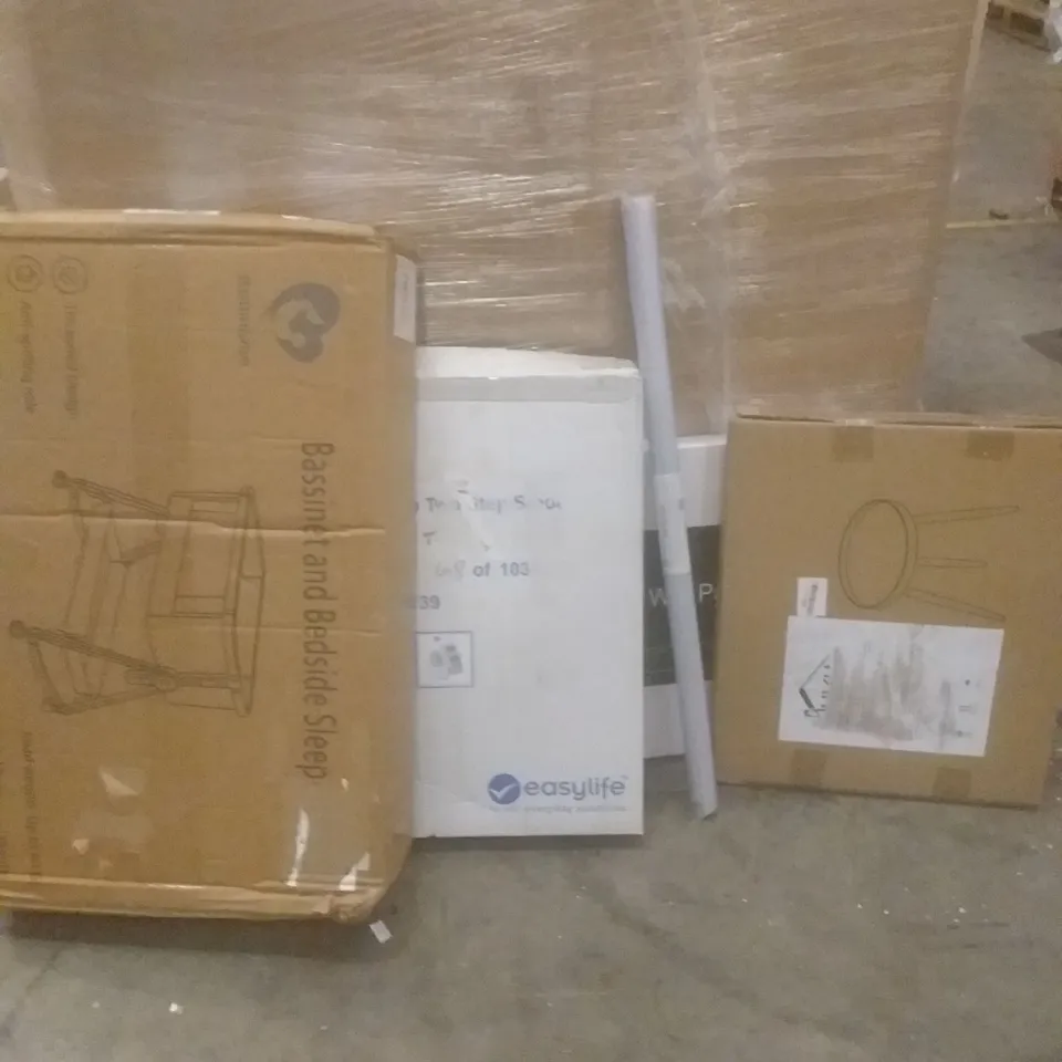 PALLET OF ASSORTED ITEMS INCLUDING BASSINET AND BEDSIDE SLEEPER, 3D WALL PANELS, FOOTSTOOL, 2 STEP STOOL