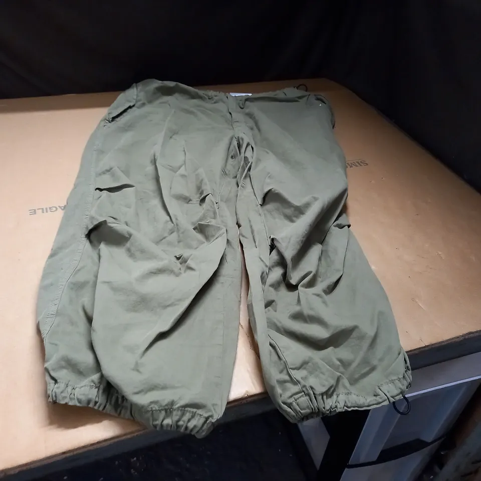 PAIR OF DRAWCORD WAIST KNEE DART OVERSIZED FLIGHT PANTS 32W 32L