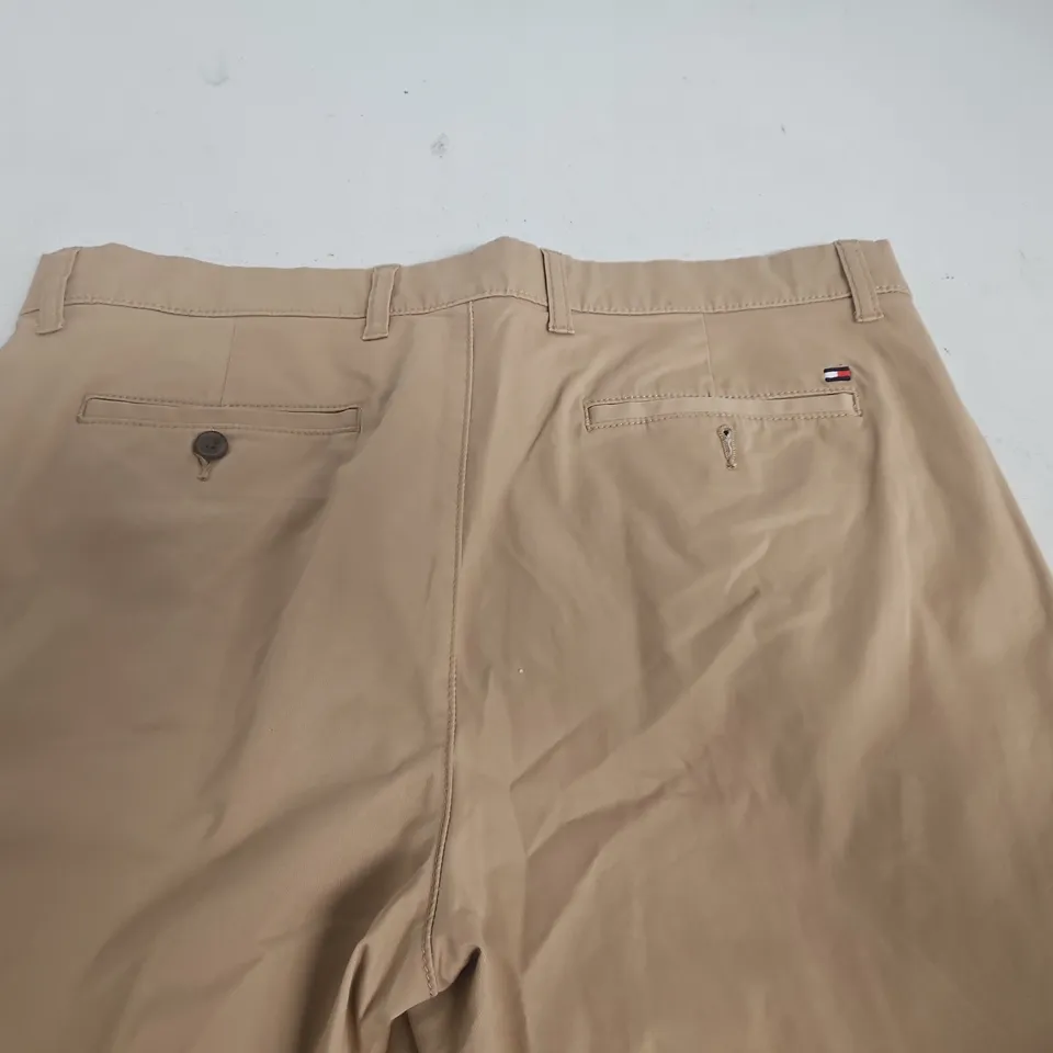 TOMMY HILFIGER SLIM FIT TROUSER IIN LIGHT BROWN - 36/32
