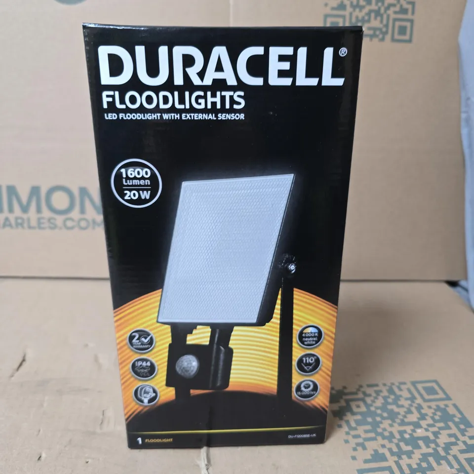 DURACELL LED FLOODLIGHT WITH EXTERNAL SENSOR – 1600 LUMEN, 20W