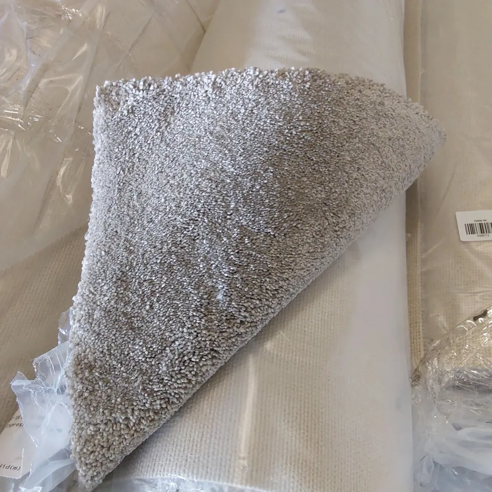 ROLL OF QUALITY ULTIMATE EXPRESSIONS TAUPE CARPET // SIZE: APPROX 4 X 2.99m