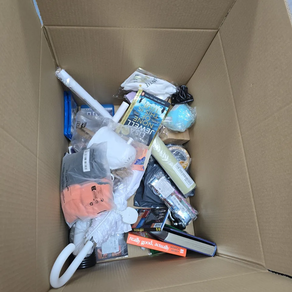 BOX OF APPROXIMATELY 18 ASSORTED ITEMS INCLUDING PHOTO FRAME , 3KG WEIGHT AND COMFORT GRIP CUTLERY SET 