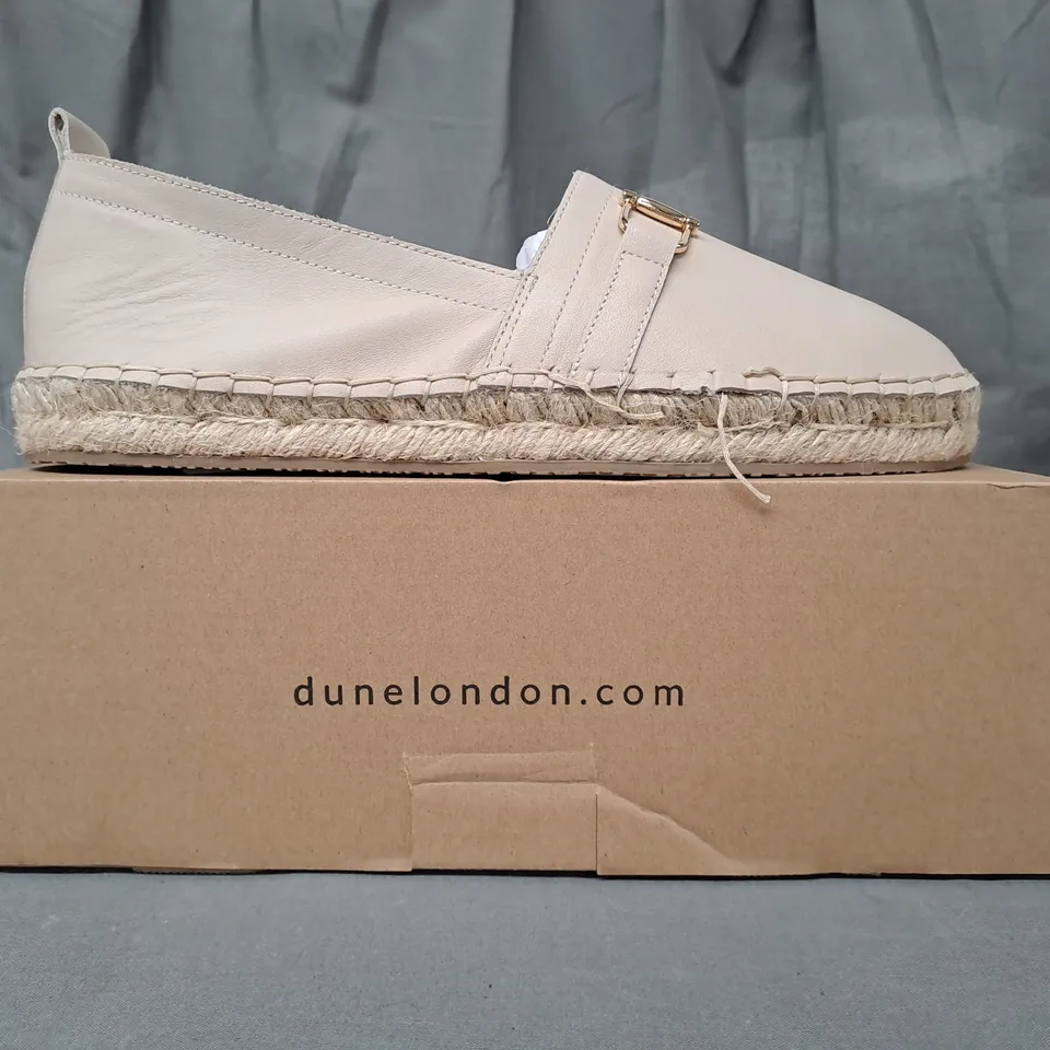 BOXED PAIR OF 736 GELLATO LOAFERS IN BEIGE SIZE 8