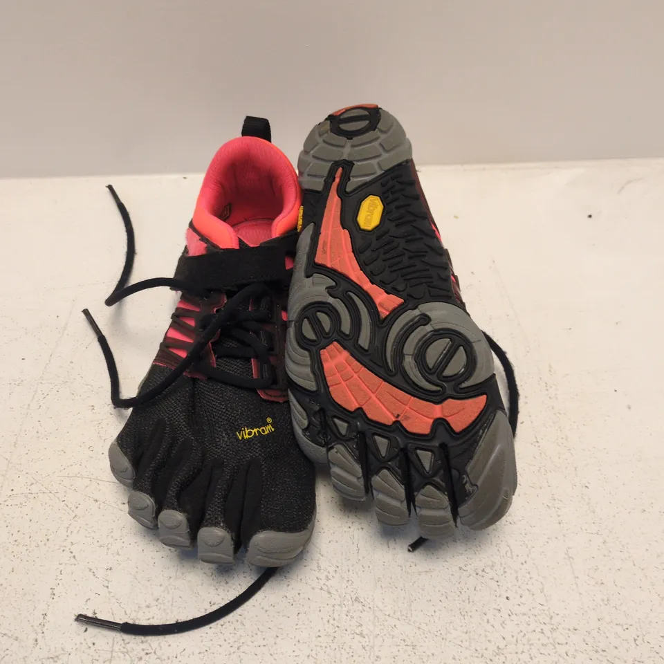 VIBRAM FIVEFINGERS MINIMALIST SHOES – BLACK WITH PINK LINING (PAIR)