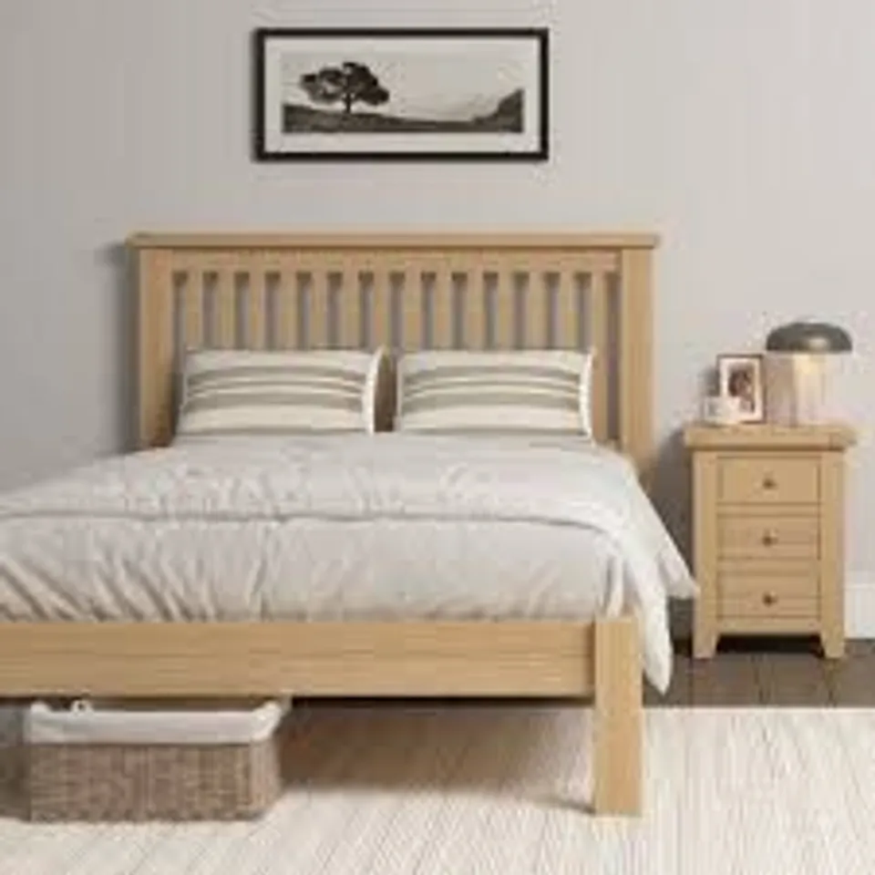 BOXED WINDSOR 4'6" LOW END BED - NATURAL OAK (3 BOXES)