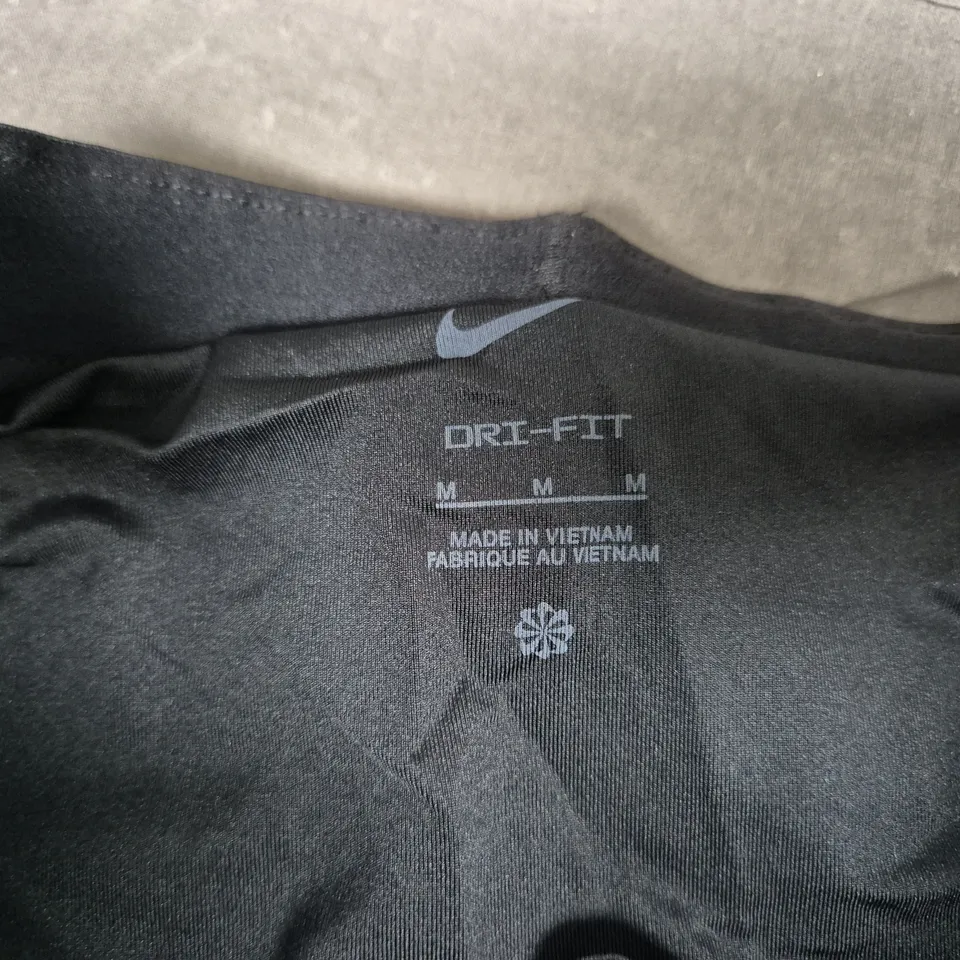 NIKE CHALLENGER SHORTS – BLACK – DRI-FIT – STANDARD FIT – SIZE M