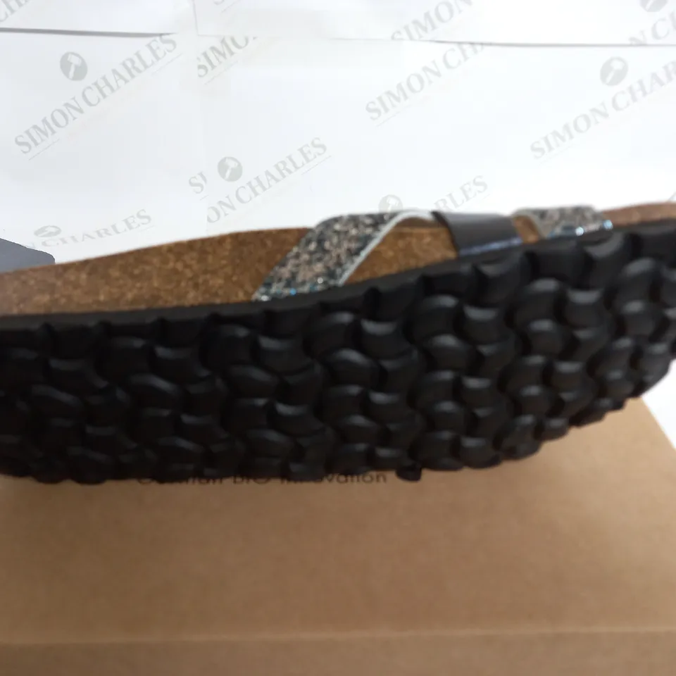 BONOVA SANDLES IN BLACK SIZE 6.5 