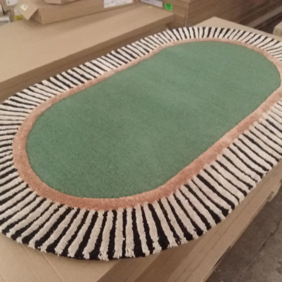 FIFTH AVENUE HAND TUFTED AREA RUG - GREEN/BLACK // SIZE: OVAL 91 x 152cm