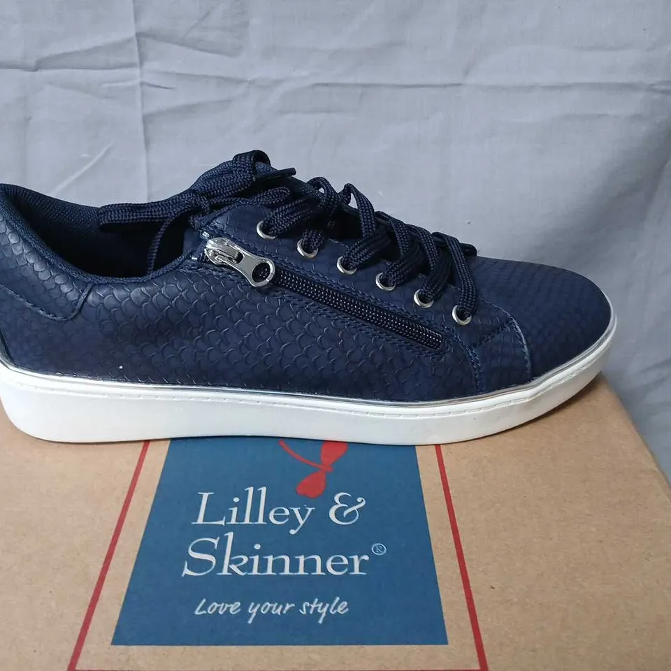 LILLEY & SKINNER NAVY SNAKE-TEXTURED SNEAKERS – MEN'S, EU40, BOXED
