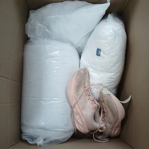 BOX OF APPROXIMATELY 15 ASSORTED ITEMS TO INCLUDE SHOES AND BEDDING