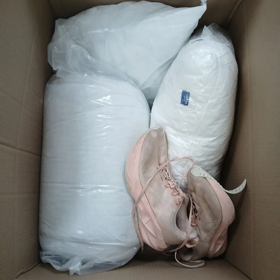 BOX OF APPROXIMATELY 15 ASSORTED ITEMS TO INCLUDE SHOES AND BEDDING