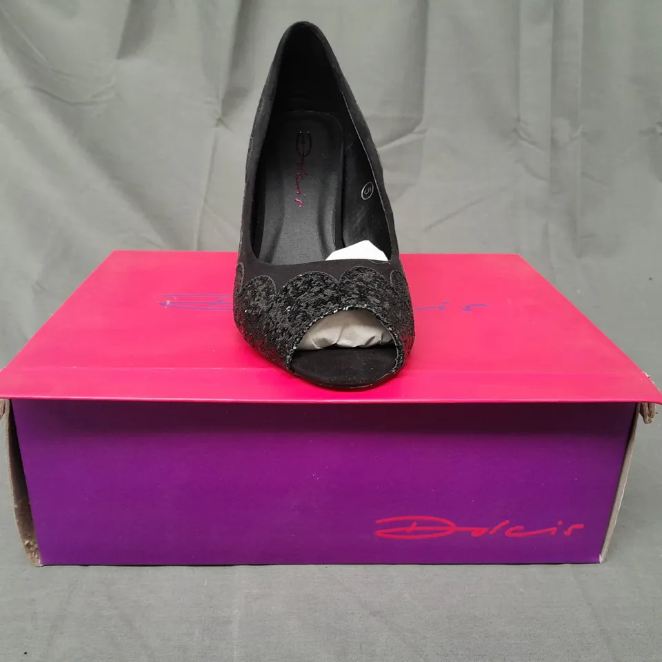 BOXED PAIR OF DOLCIS OPEN TOE HEELED SHOES IN BLACK W. GLITTER EFFECT SIZE 5