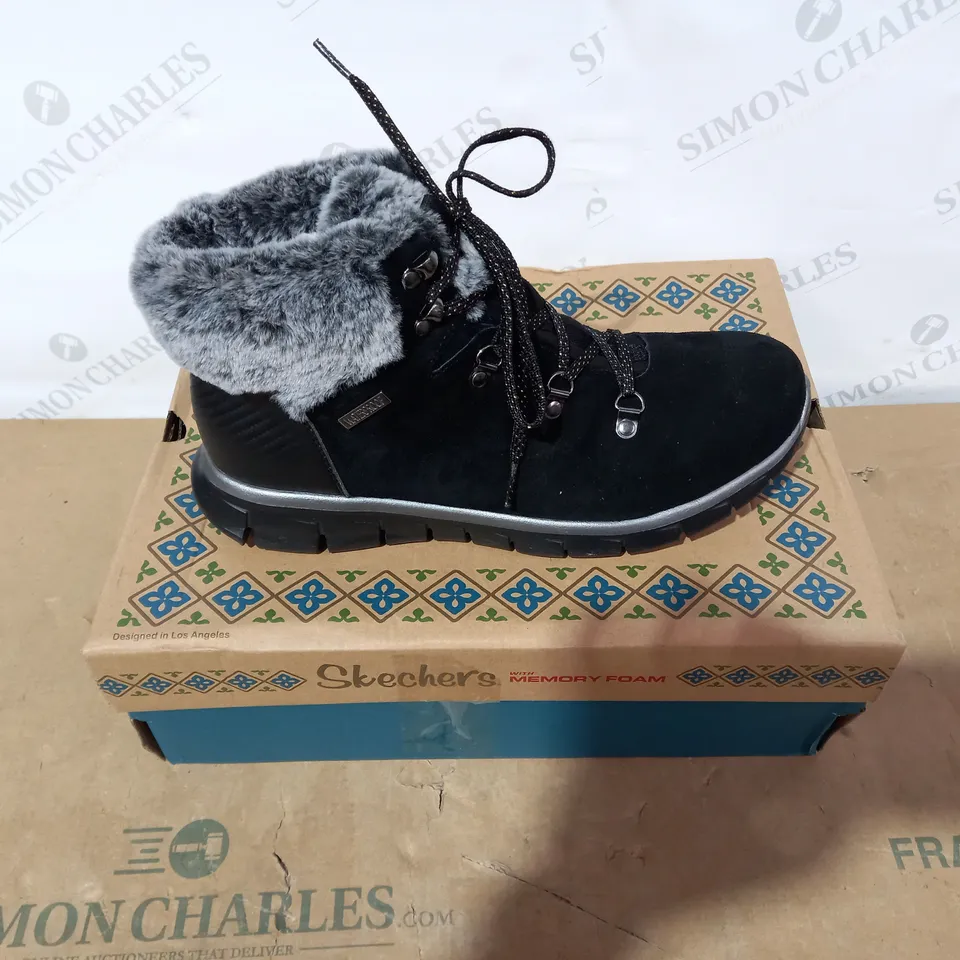 BOXED PAIR OF SKECHERS BLACK BOOTS- SIZE 7