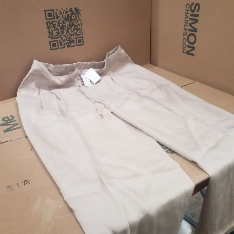 BOX CONTAINING APPROXIMATELY 17X BRAND ANTHOLOGY TROUSERS - COLOUR CREAM - SIZE 20