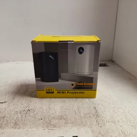 LED SOURCE MINI PROJECTOR – BOXED