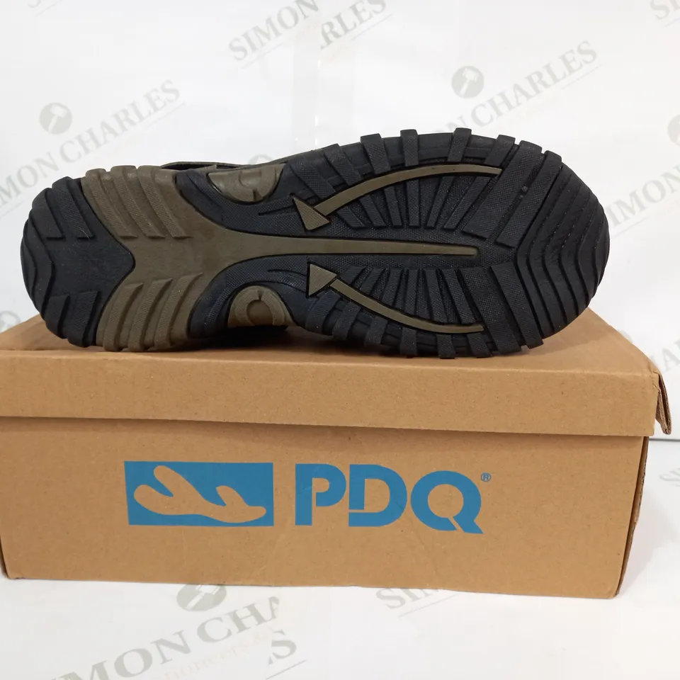 BOXED PAIR OF PDQ TOGGLE FASTENING TRAIL SANDALS IN TAUPE/ORANGE SIZE 8