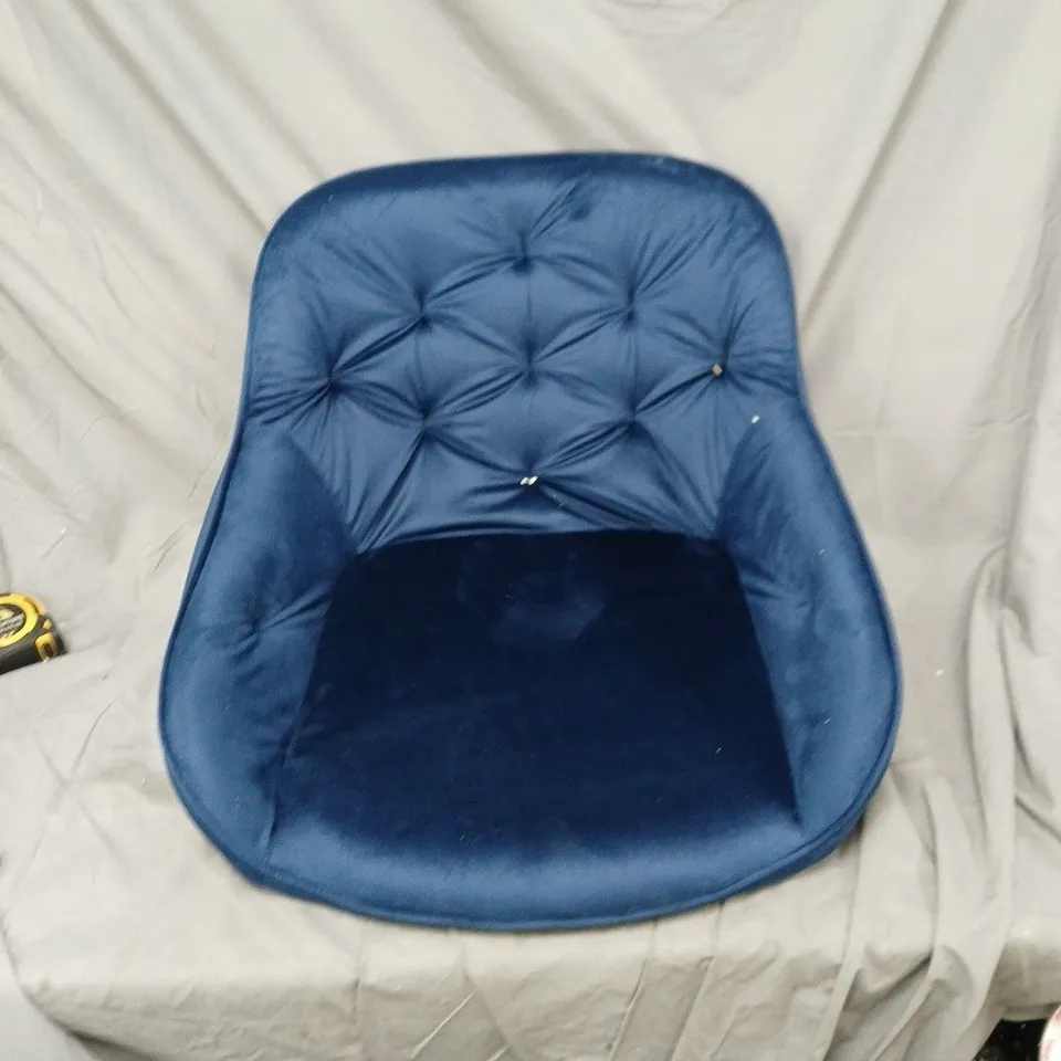 2 X BLUE VELVET TUFTED ARMCHAIR WITH LEGS