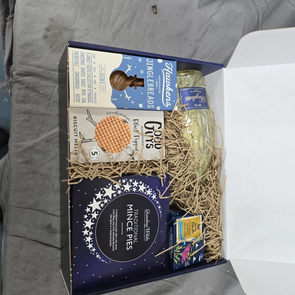 HAMPERS OF DISTINCTION GIFT HAMPER – ASSORTED CHRISTMAS TREATS