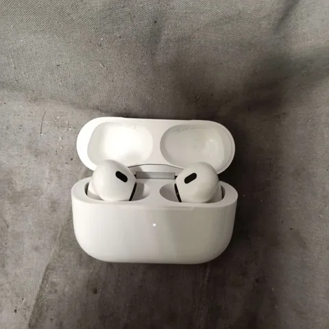 APPLE AIRPODS WIRELESS EARPHONES 