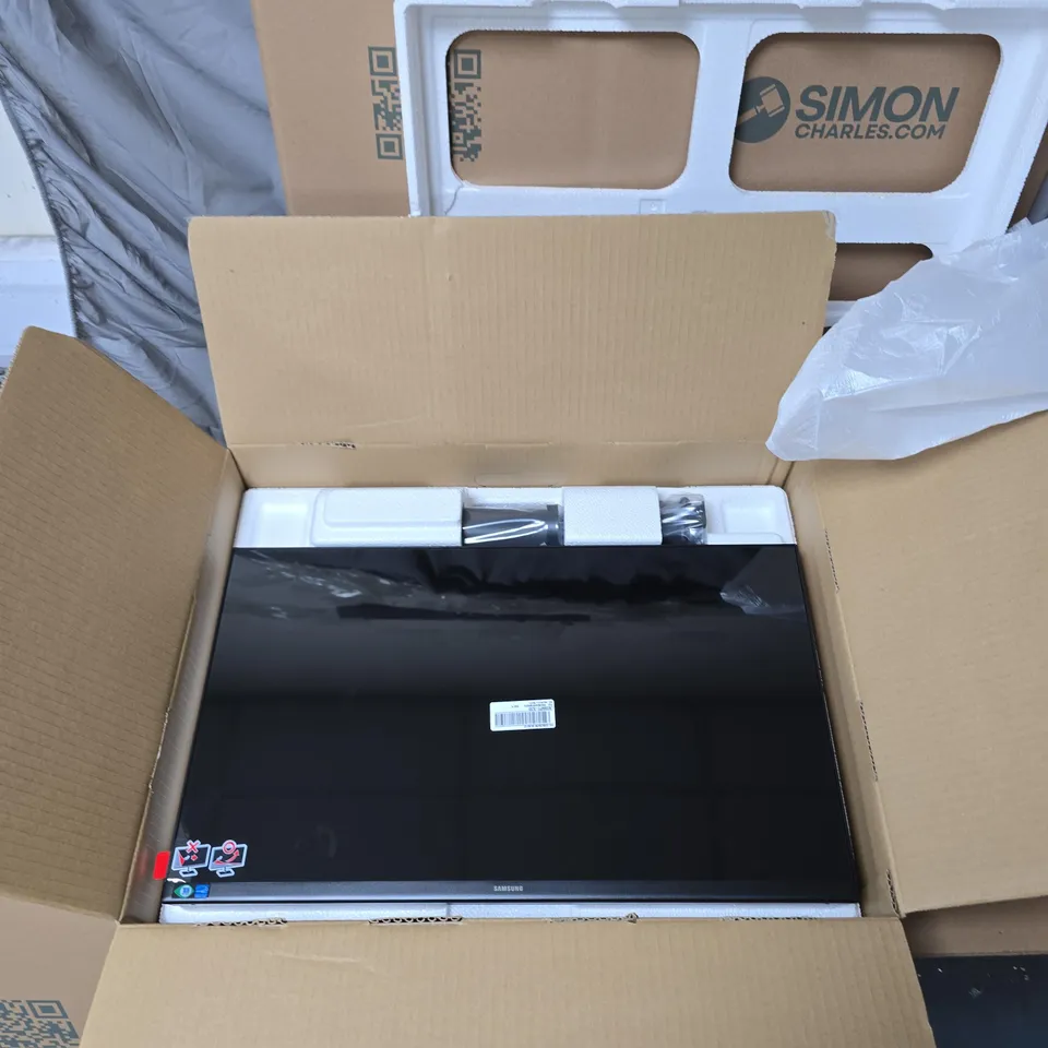 SAMSUNG ESSENTIAL MONITOR S4 24-INCH – OPEN BOX
