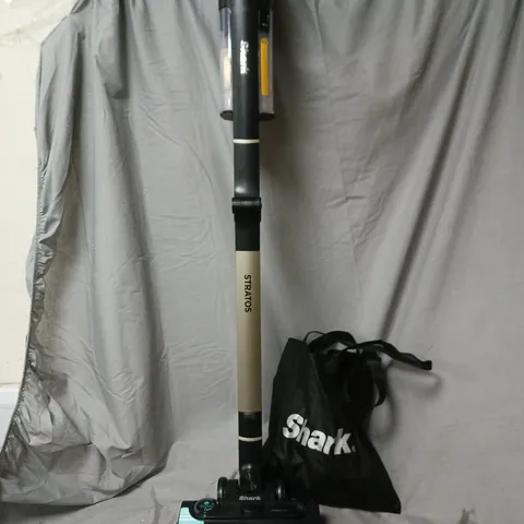 SHARK STRATOS CORDLESS VACUUM W/ ANTI HAIR WRAP & CLEAN SENSE IQ IZ400UKT