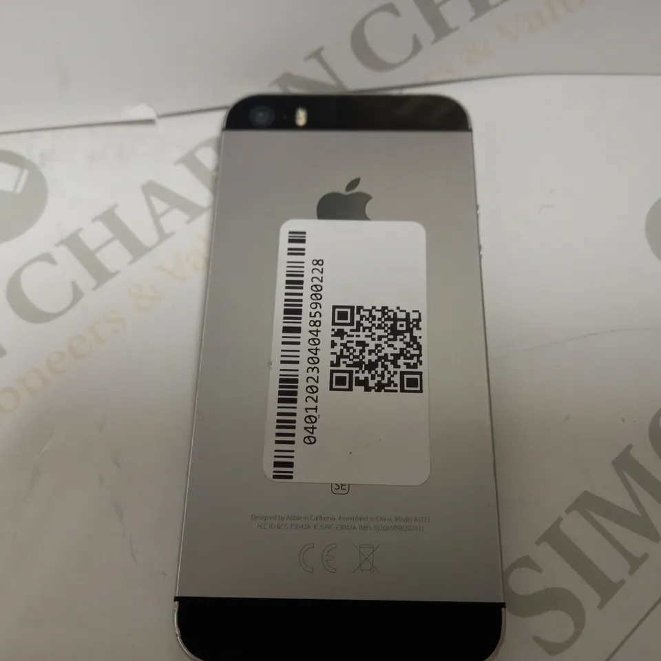 APPLE IPHONE SE (1ST GENERATION) - SILVER 