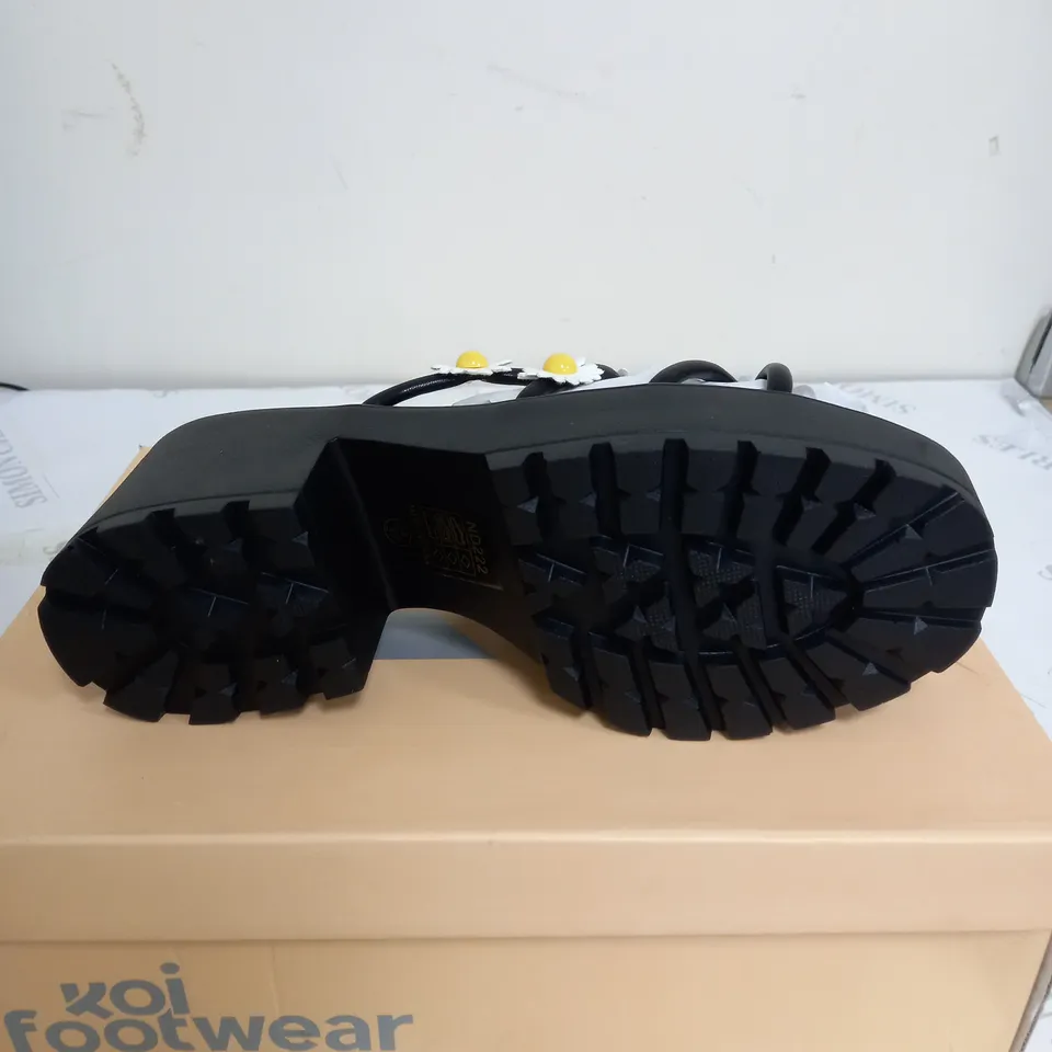 BRAND NEW BOXED PAIR OF KOI VEGAN LEATHER BLOOMING DAISY OASIS STRAPPY SLIDERS IN BLACK UK SIZE 4