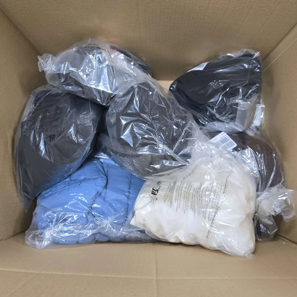 APPROXIMATELY 20 ASSORTED CLOTHING AND FASHION ITEMS IN VARIOUS STYLES, SIZES & COLOURS