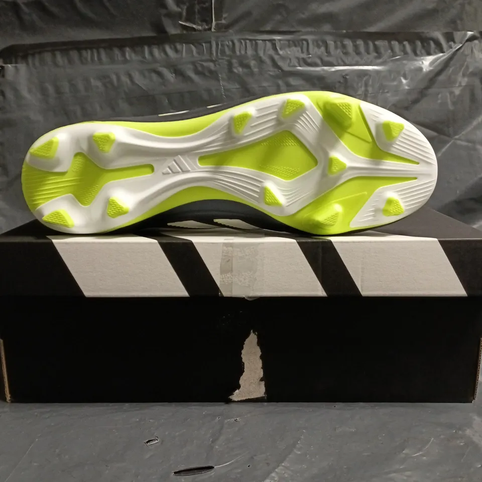 BOXED PAIR OF ADIDAS COPA PURE III CLUB FOOTBALL BOOTS IN BLACK/GREEN/WHITE SIZE UK 8