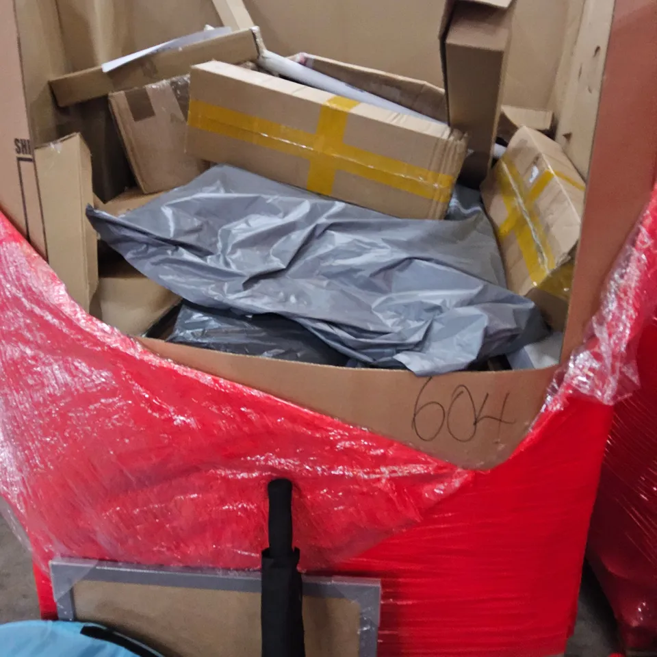 PALLET OF ASSORTED ITEMS TO INCLUDE, TOILET SEATS, VENETIAN BLINDS, CORK BIARD, UMBRELLA, RUG, EXCERCISE MAT, 