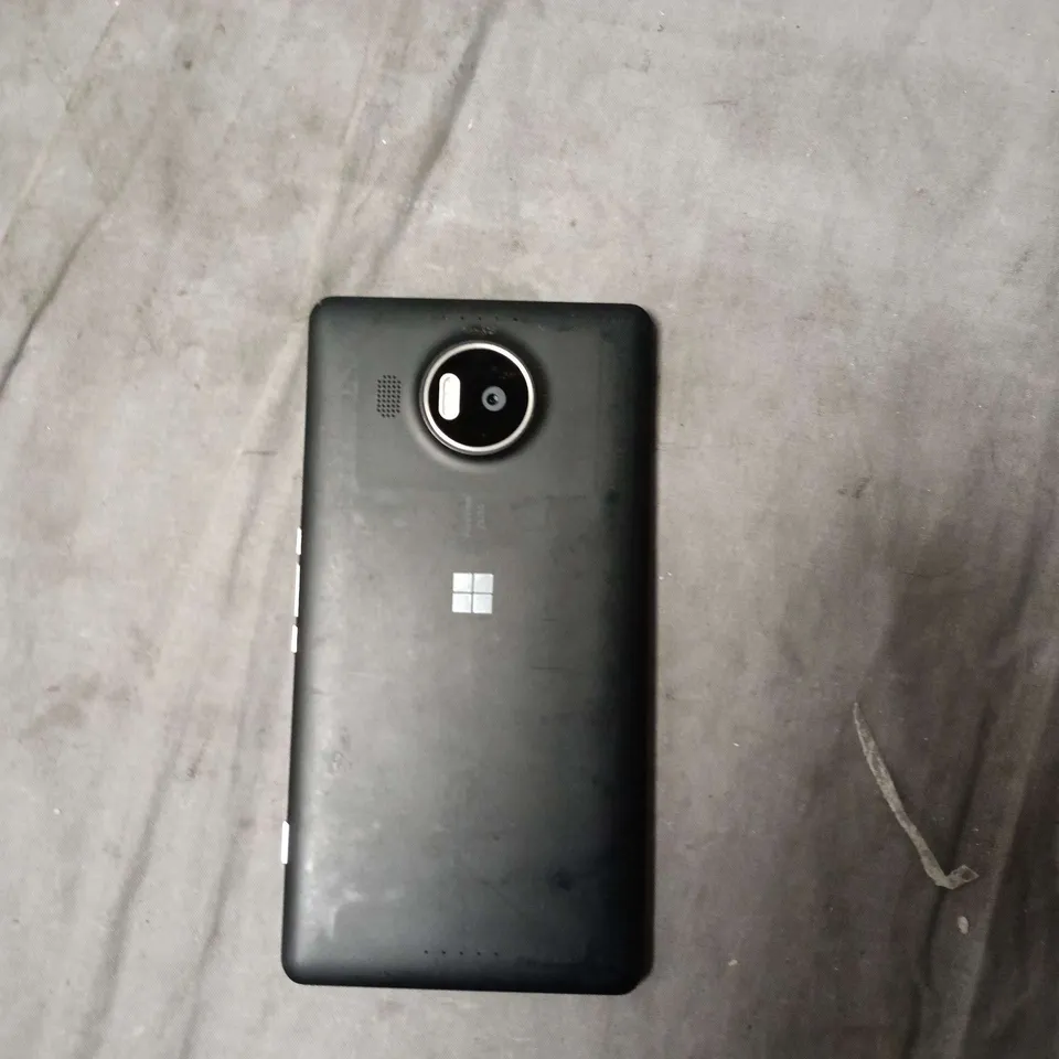 MICROSOFT WINDOWS PHONE SMARTPHONE – BLACK